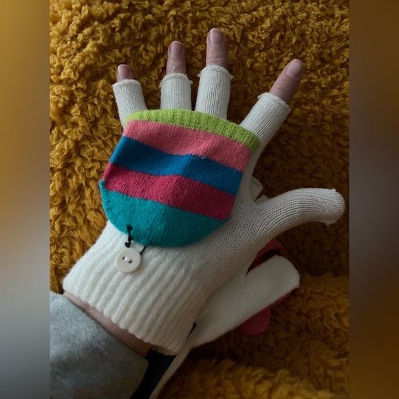 St. John’s Bay New With Tags - 2 pairs of Knitted gloves - One Size - Picture 6 of 6